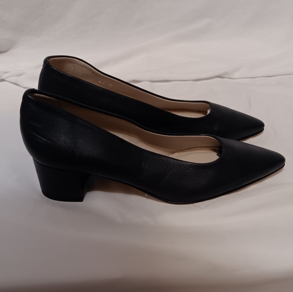 Amalfi by Rangoni Women’s Shoes Navy Blue Pointed Toes Block Heels Size 4.5 - Picture 2 of 11